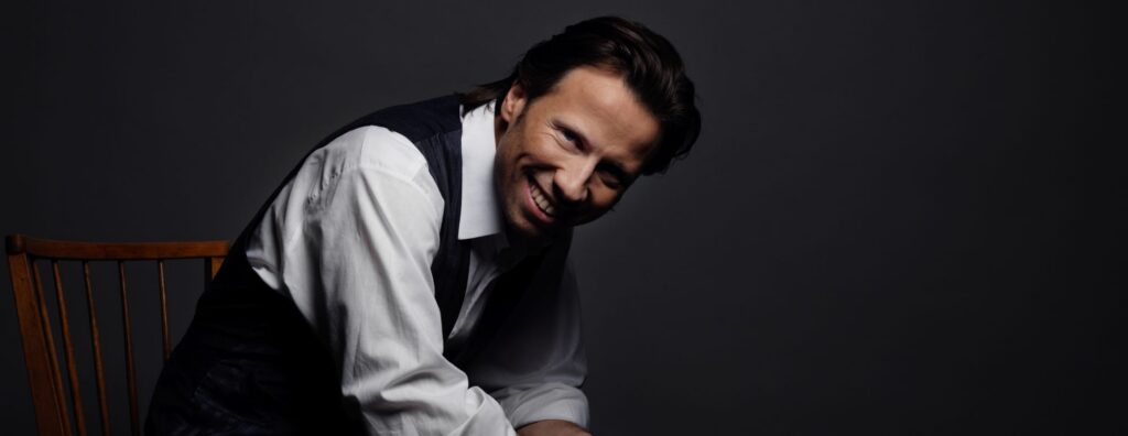 Kristjan J&auml;rvi, kirglik m&auml;ssaja muusikas