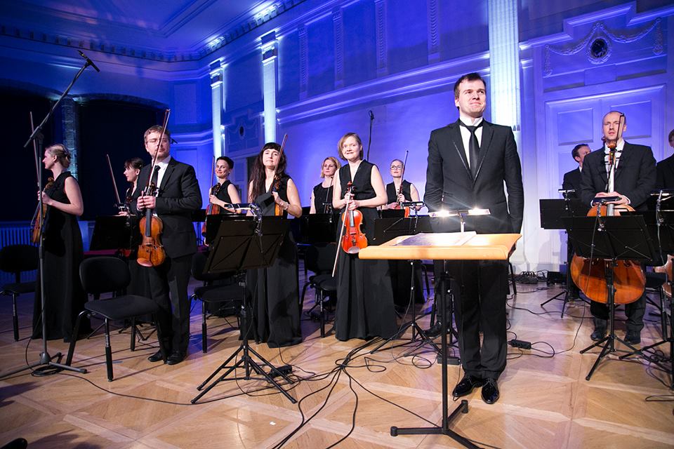 V&auml;rvikirev ja laiahaardeline Tallinna Kammerorkester