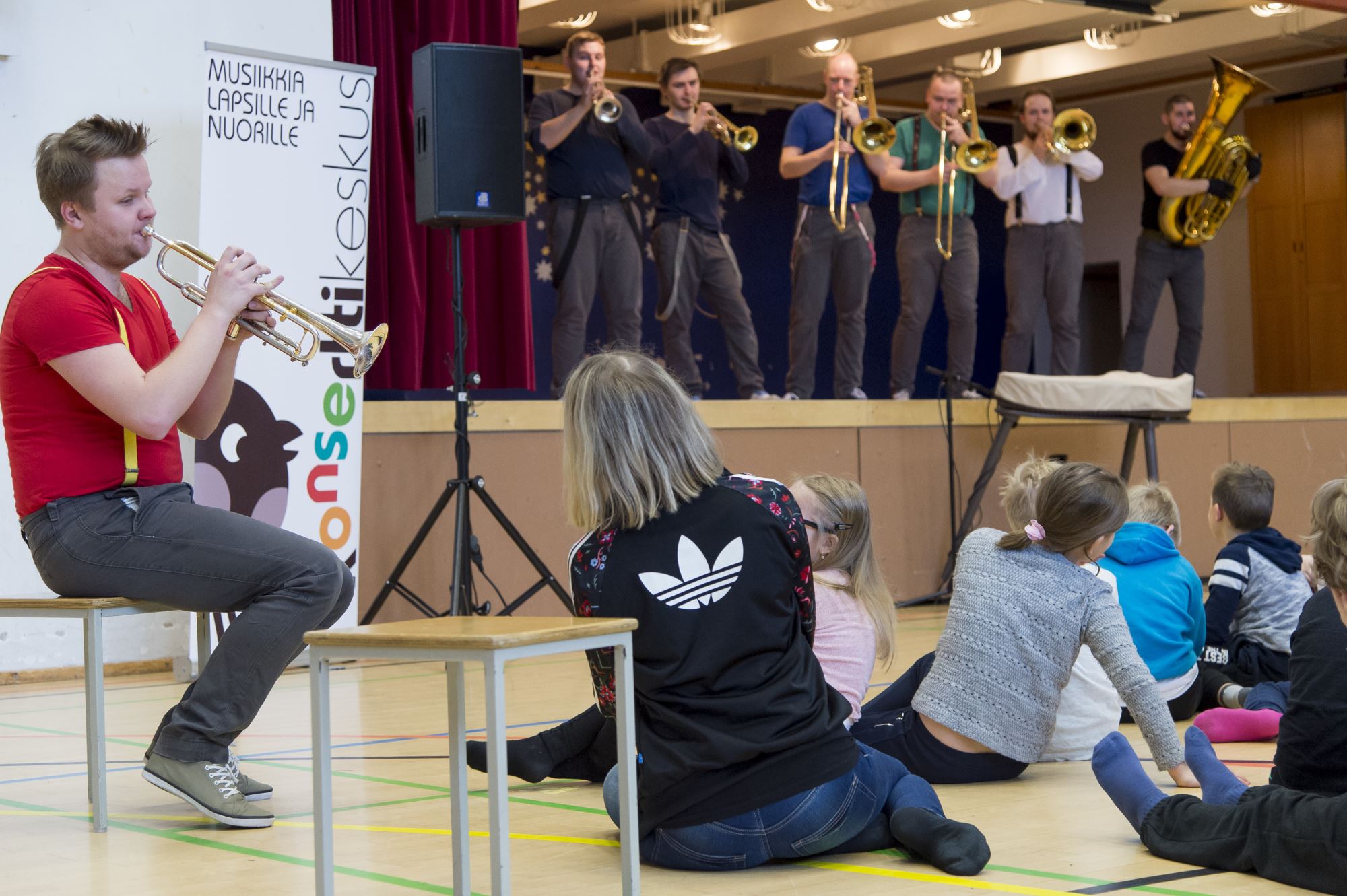 Ansambel Brassical Soomes koolikontsertide festivalil Kaarinas. FOTO BRASSICALI ARHIIV
