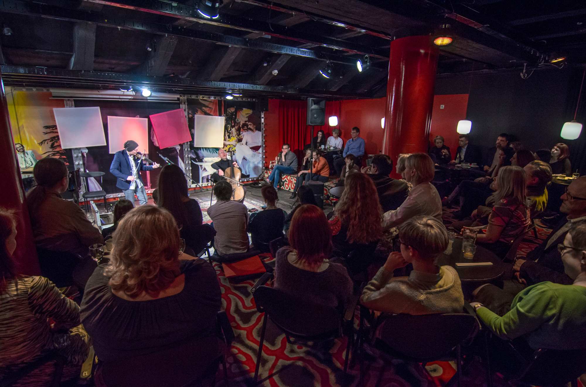 Kontsert NO99 jazziklubi esialgses asukohas, teatri keldrikorrusel. Laval Tiit Kikas ja André Mergenthaler Luksemburgist.