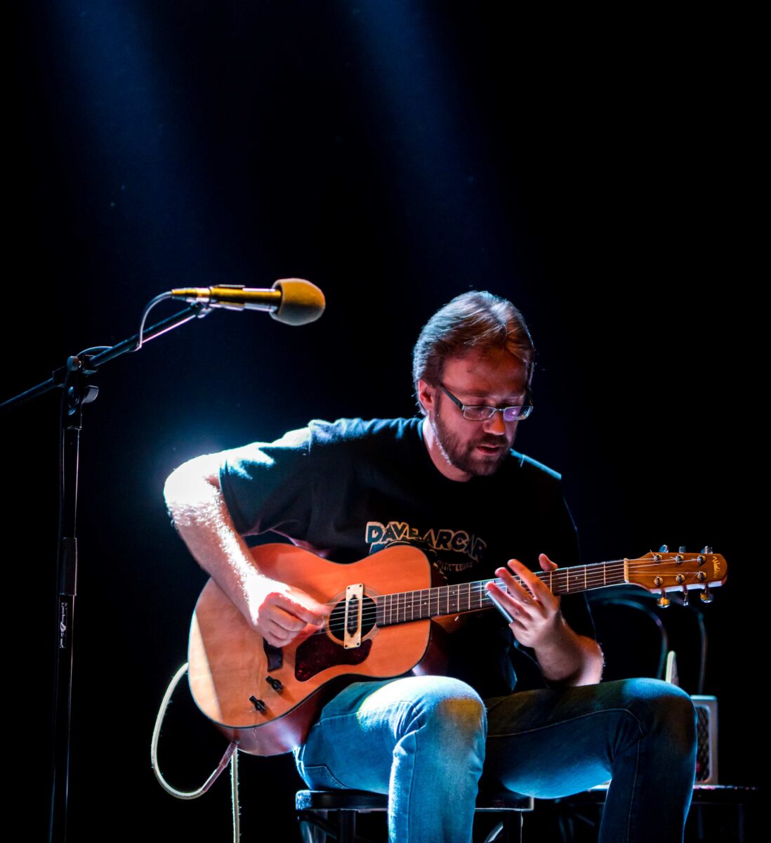 Bluusi saab mängida ka ilma veerandtunniste kitarrisoolodeta.
Intervjuu Andres Rootsiga