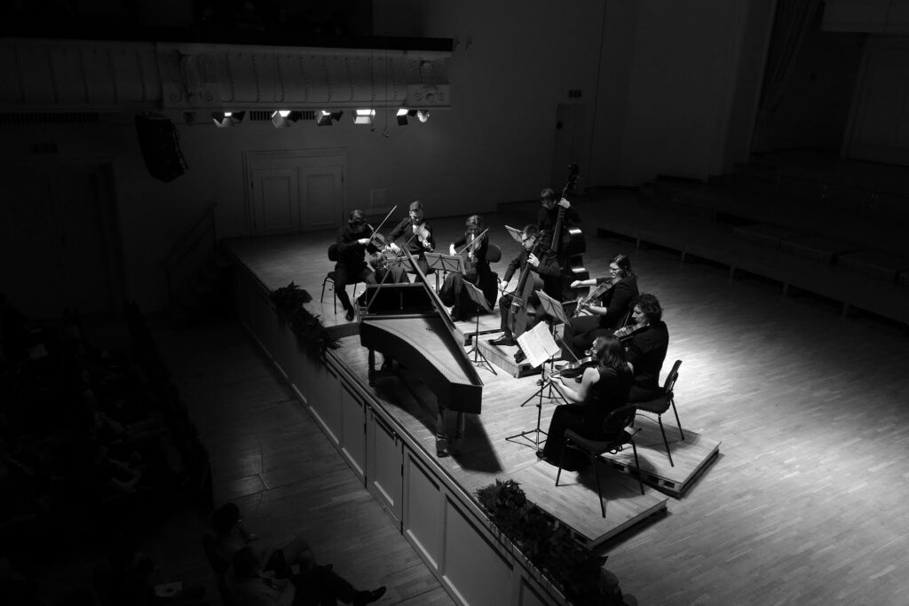 Varajane muusika v&auml;ikesel, suurel ja &uuml;le pika aja ka teatrilaval