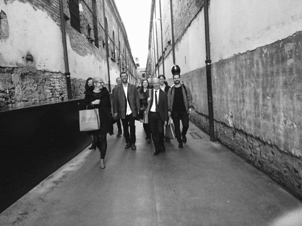 U: pärast esinemist Veneetsia biennaalil koos heliloojate Märt-Matis Lille, Jüri Reinvere, Fausto Sebastiani ja Vittorio Zagoga. FOTO ANSAMBEL U: