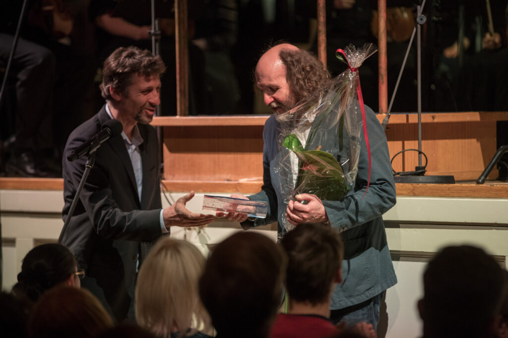 Au-tasu Toivo Tulevile