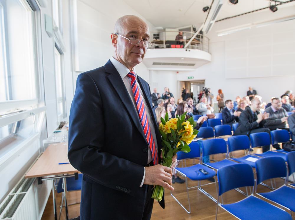 Ivari Ilja &ndash; Carnegie Halli-k&uuml;pseks kinnises toas ei saa