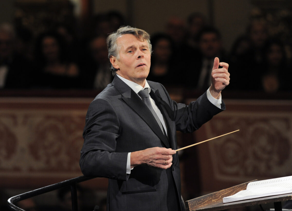 Mariss Jansons sai kuningliku filharmooniaühingu kuldmedali