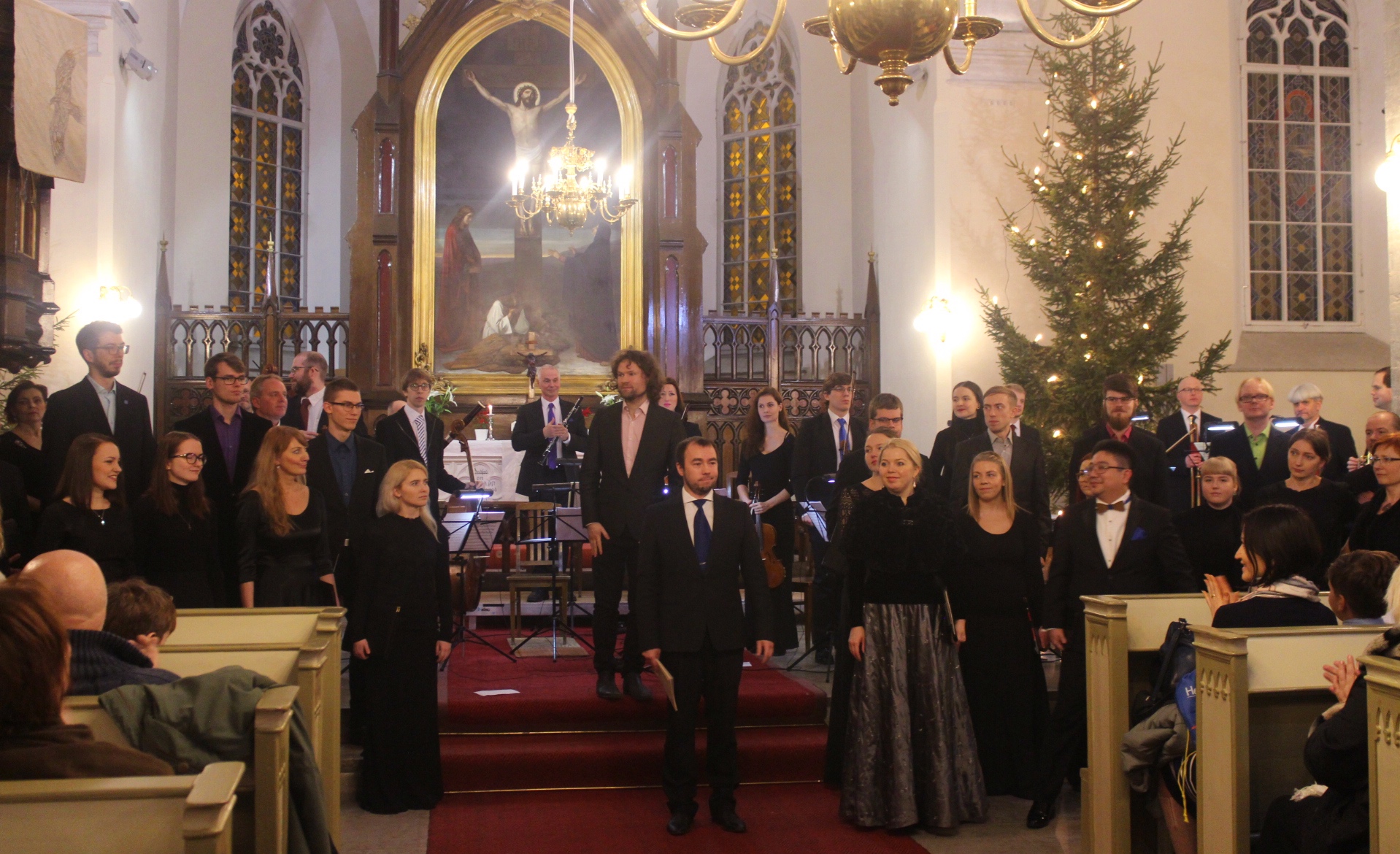 Festivali avakontserdil esitasid Bachi kantaate just oma ajaloo edukaima aasta lõpetanud kammerkoor Collegium Musicale, orkester Concerto bachFest ning solistid Arete Teemets, Ka Bo Chan, Andreas Väljamäe ja Endrik Üksvärav viimase dirigeerimisel. FOTO KRISTEL ÜKSVÄRAV.