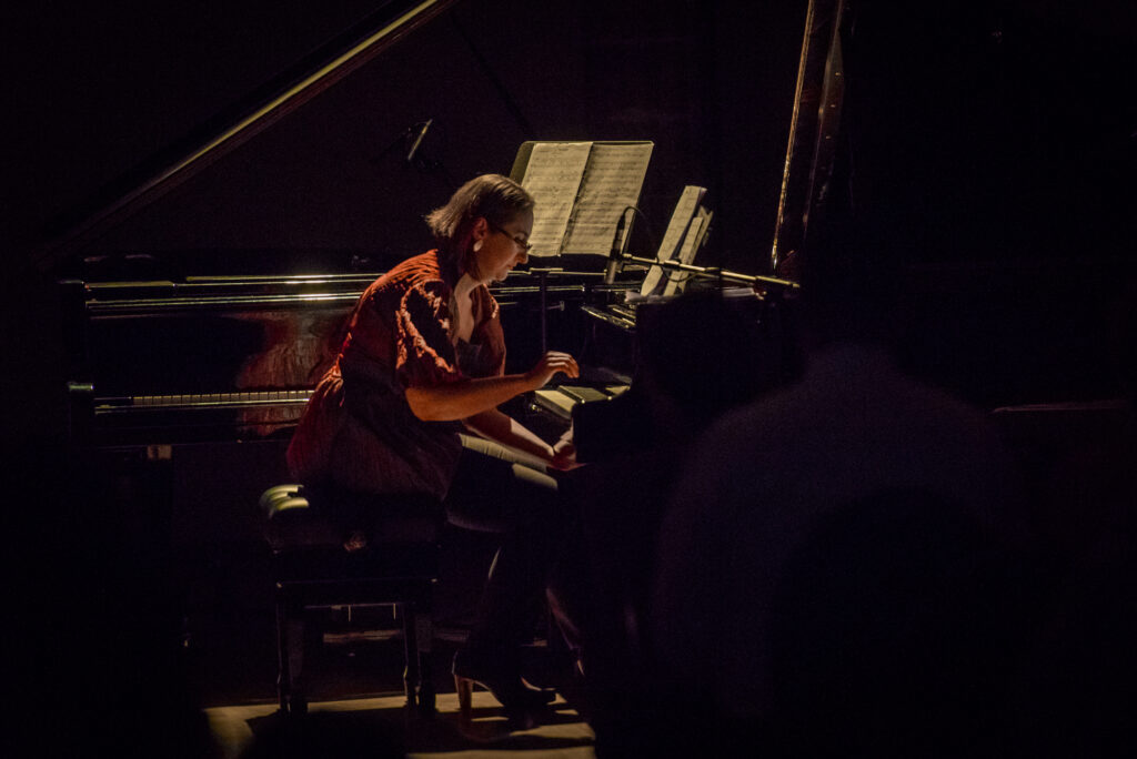 Silmapiirilt &ldquo;P&uuml;ha&rdquo; p&uuml;&uuml;des. EMP 2018 pianisti vaatenurgast