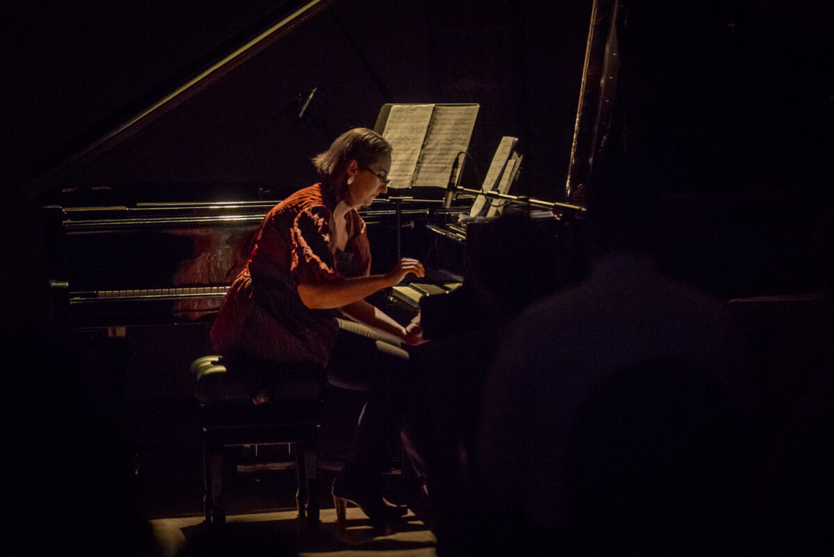 Silmapiirilt &ldquo;P&uuml;ha&rdquo; p&uuml;&uuml;des. EMP 2018 pianisti vaatenurgast