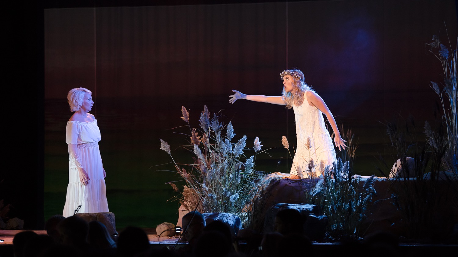 Helen Lokuta ja Pirjo Jonas kammerooperis “Ocean Dream”. FOTO MARI-LIIS NELLIS