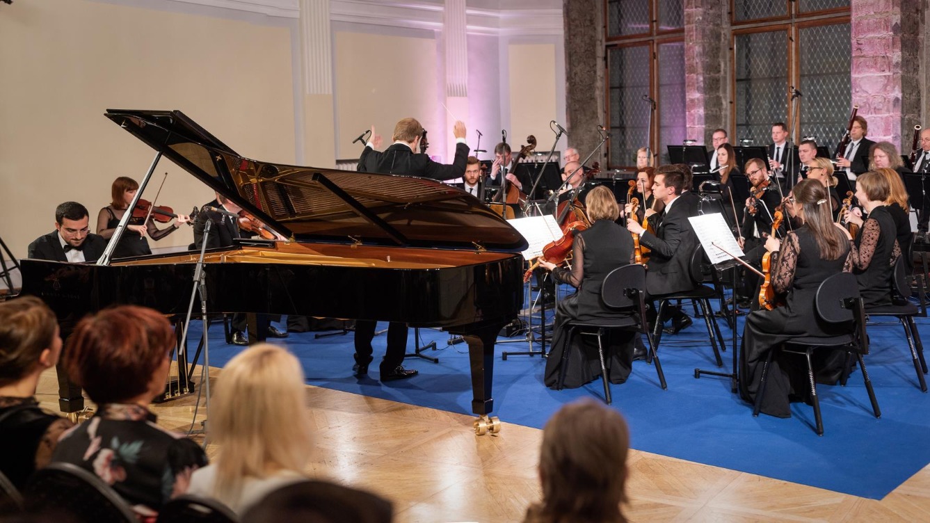 Tallinna Kammerorkestri 26. hooaja avakontserdil kõlas Felix Mendelssohn Bartholdy Klaverikontsert nr 1 g-moll, op. 25. Solist Alberto Ferro. FOTO RENE JAKOBSON