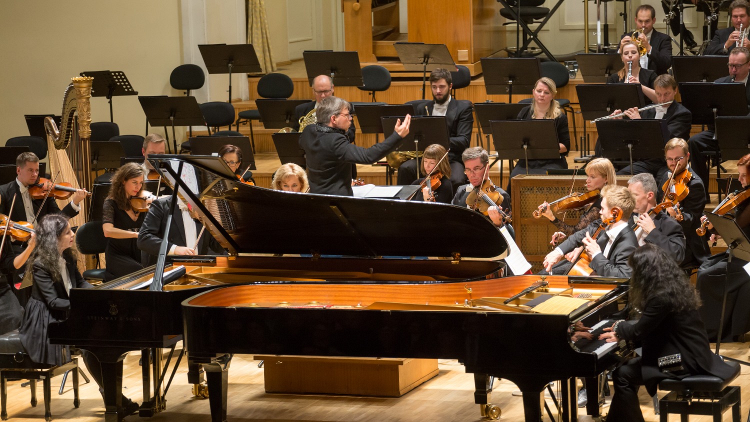 Avakontserdi solistid, õed Katia ja Marielle Labéque.