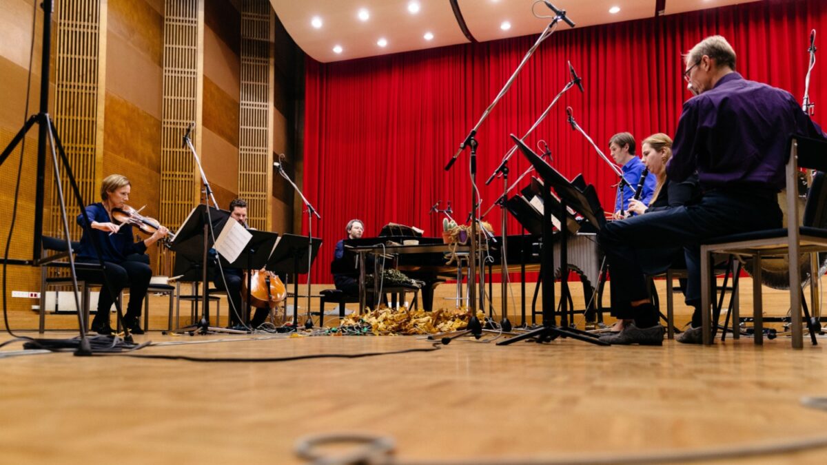 U:-15 – pilguheit olevikust ehk
Intensiivne vestlusring ühes vaatuses