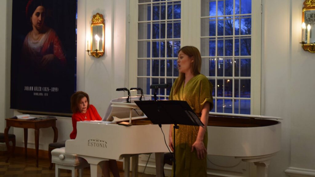 Poisid t&auml;itsid saale