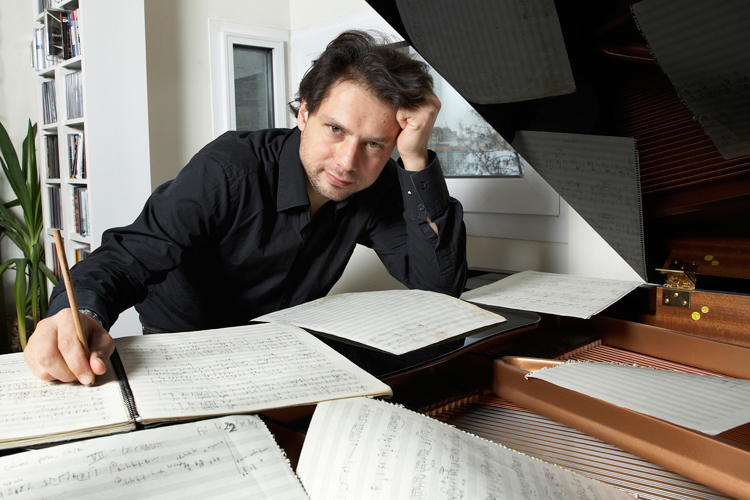 T&otilde;elise muusiku jaoks on loomine elu ja surma k&uuml;simus. 
Intervjuu helilooja Richard Dubugnoniga