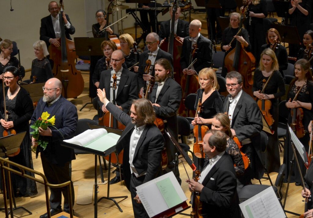 Varjust valgusesse, kobrutavast kurjusest koosmeeleni