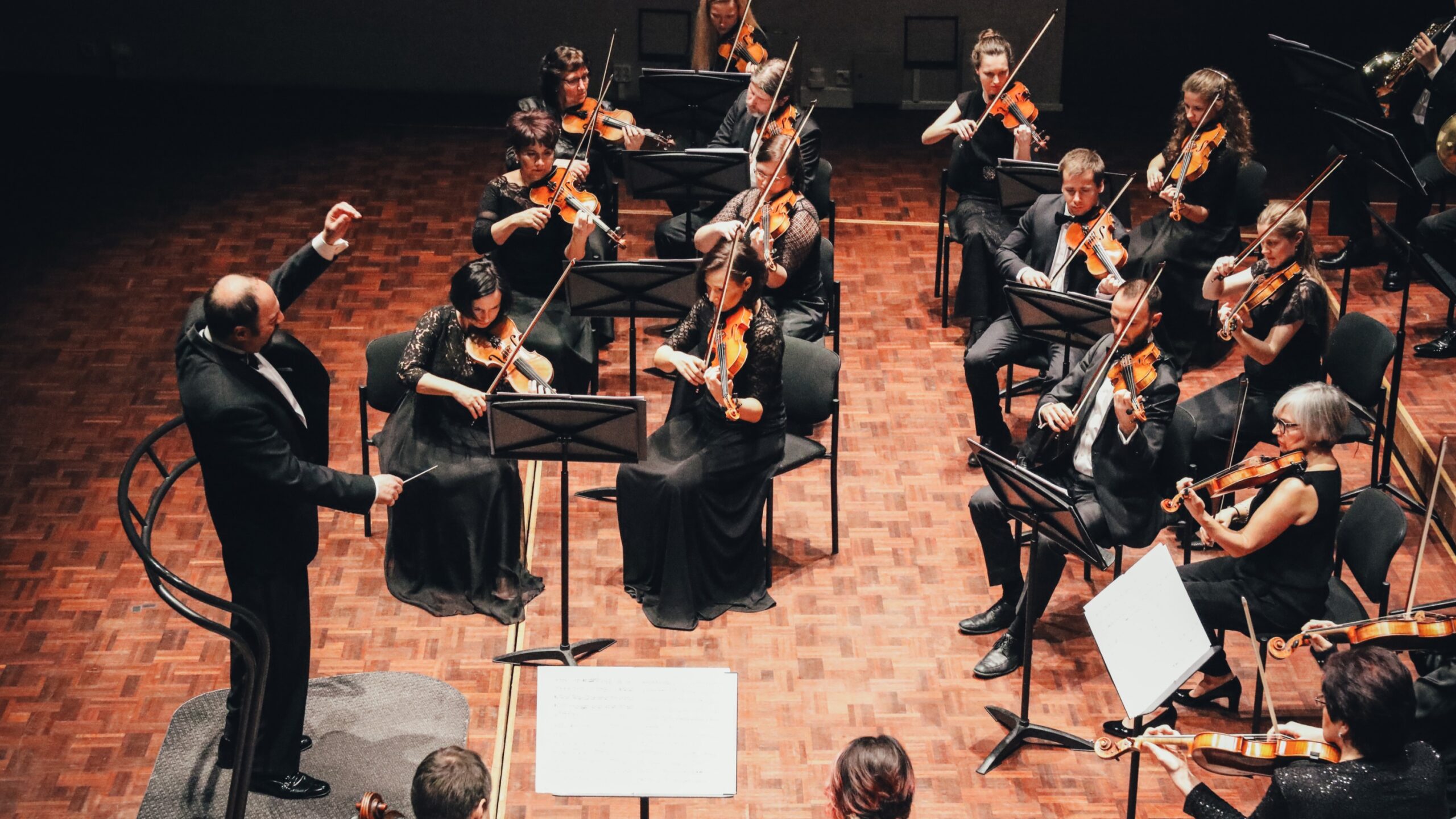 Pärnu Linnaorkester dirigendi Jüri Alperteniga.