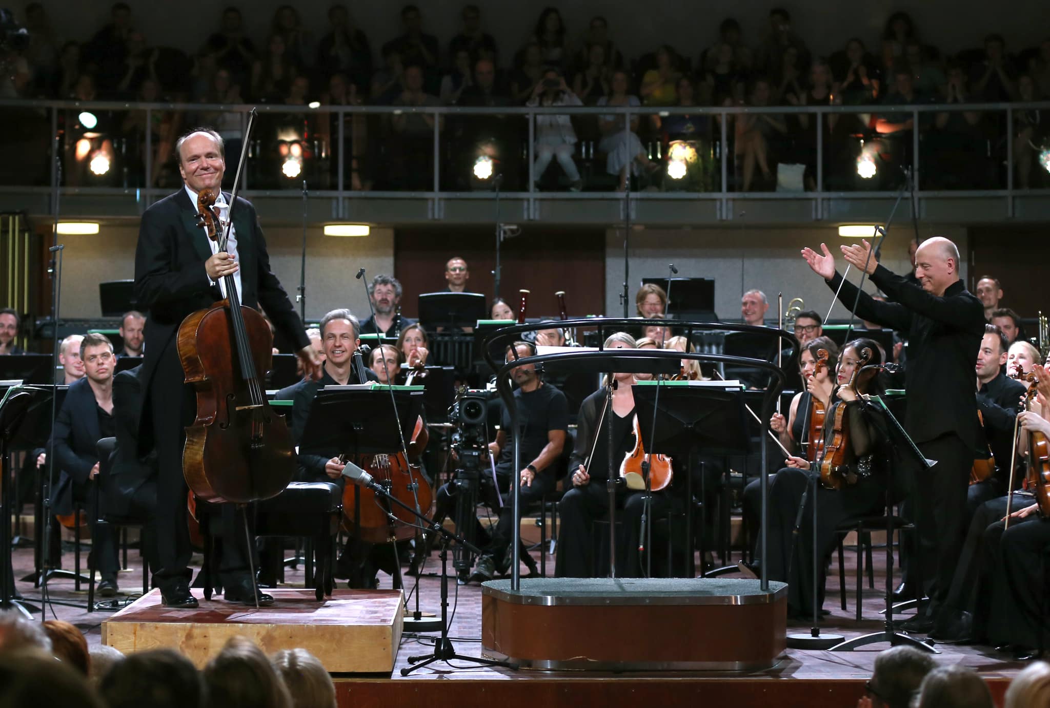 Paavo Järvi, Truls Mørk ja Eesti Festivaliorkester. FOTO TAAVI KULL