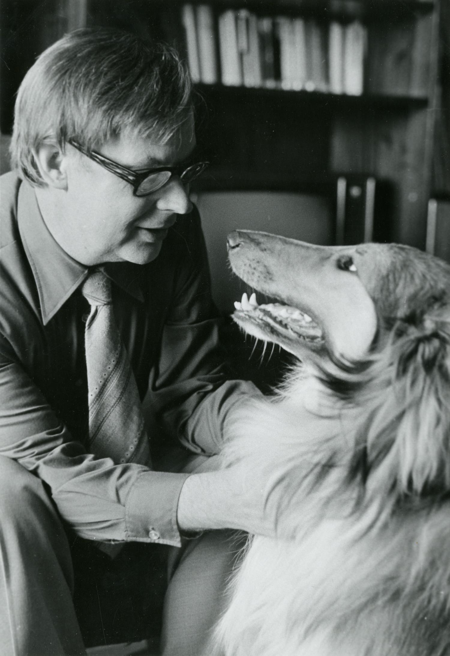 Helilooja Eino Tamberg koeraga. FOTO ETMM.