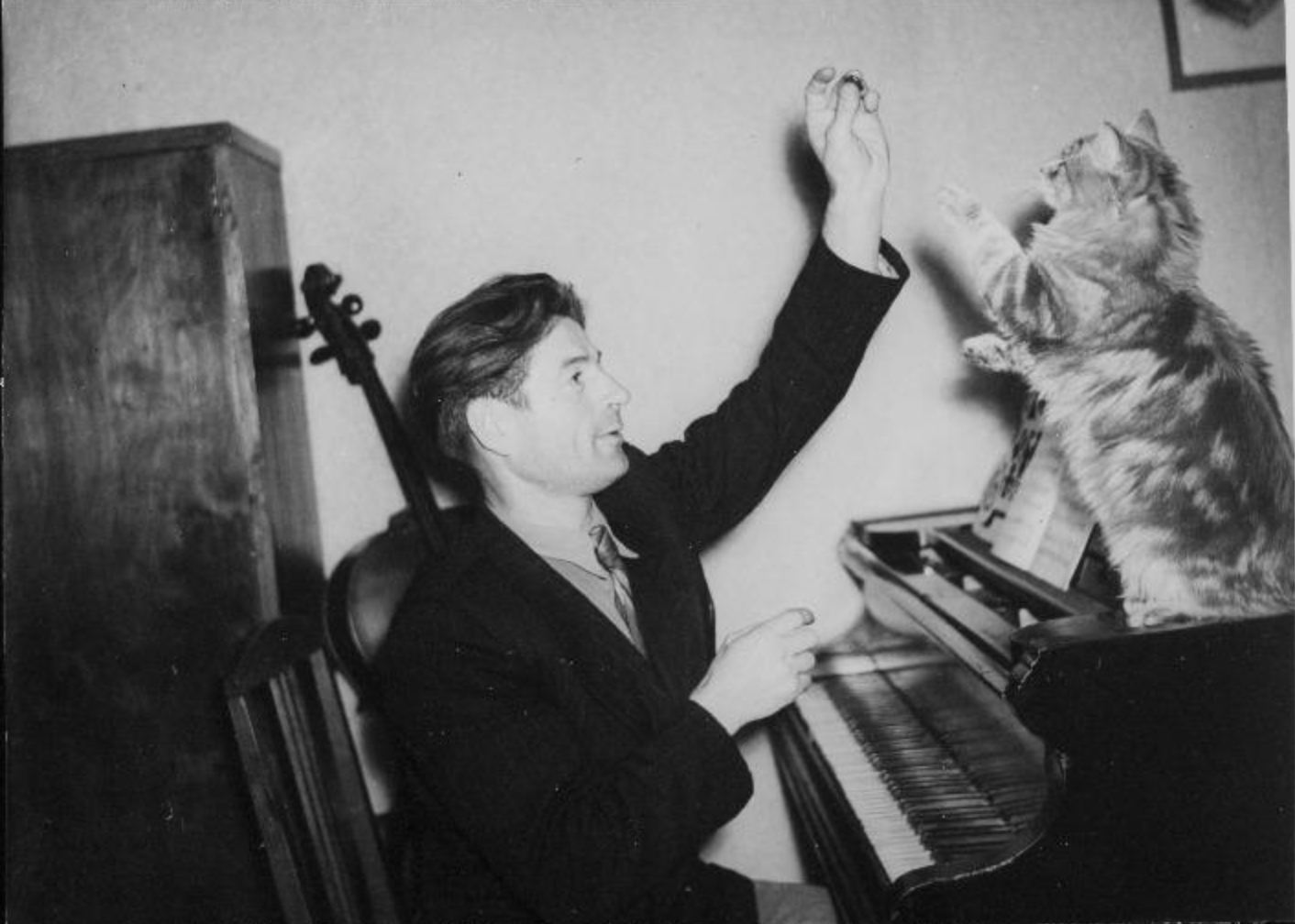 Helilooja Anatoli Garšnek kodus. FOTO V. GORBUNOV. EFA.204.0.11849