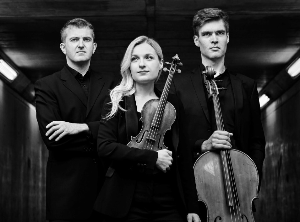 I nagu interpreet. Trio Katariina Maria Kits – Valle-Rasmus Roots – Sten Lassmann