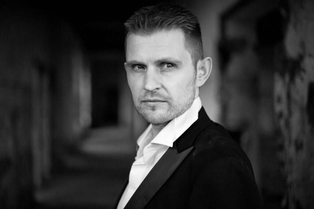 Toomas Kaldaru peidetud, lavatagune amet