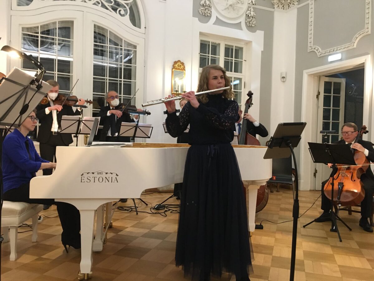 &ldquo;Bach in D&rdquo; ja tuliuus muusikakollektiiv