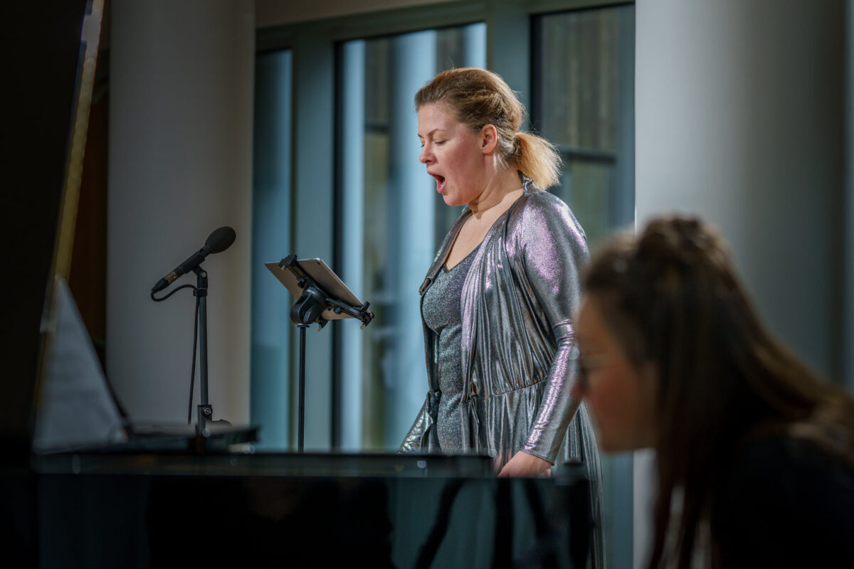 Ameerika helilooja ja Eesti laulja loominguline koost&ouml;&ouml; &uuml;hendab maailmakaardi kaugeid punkte