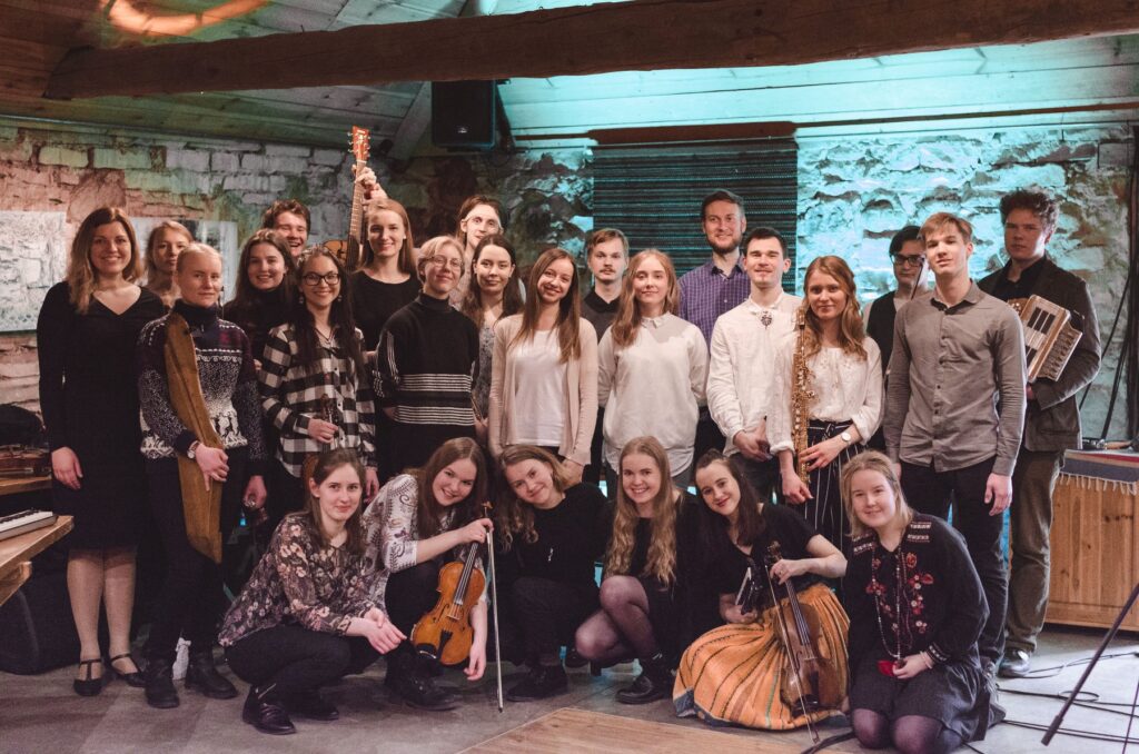 Uus p&auml;rimusmuusika ja maailmamuusika &otilde;pe Otsa koolis