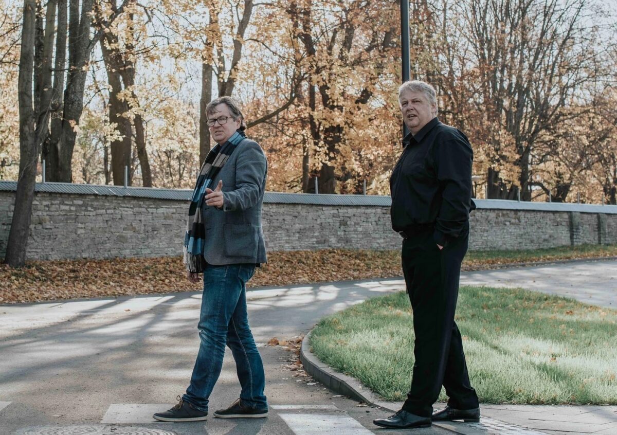 S&auml;rav ja meeldej&auml;&auml;v kummardus