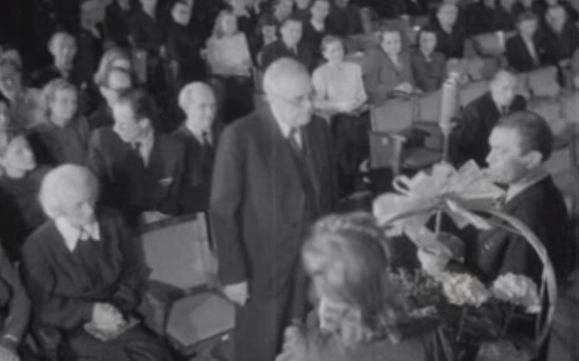 Artur Kapi &ldquo;Noortes&uuml;mfoonia&rdquo; &ndash; p&auml;ikesekiir keset poliitilist pimedust