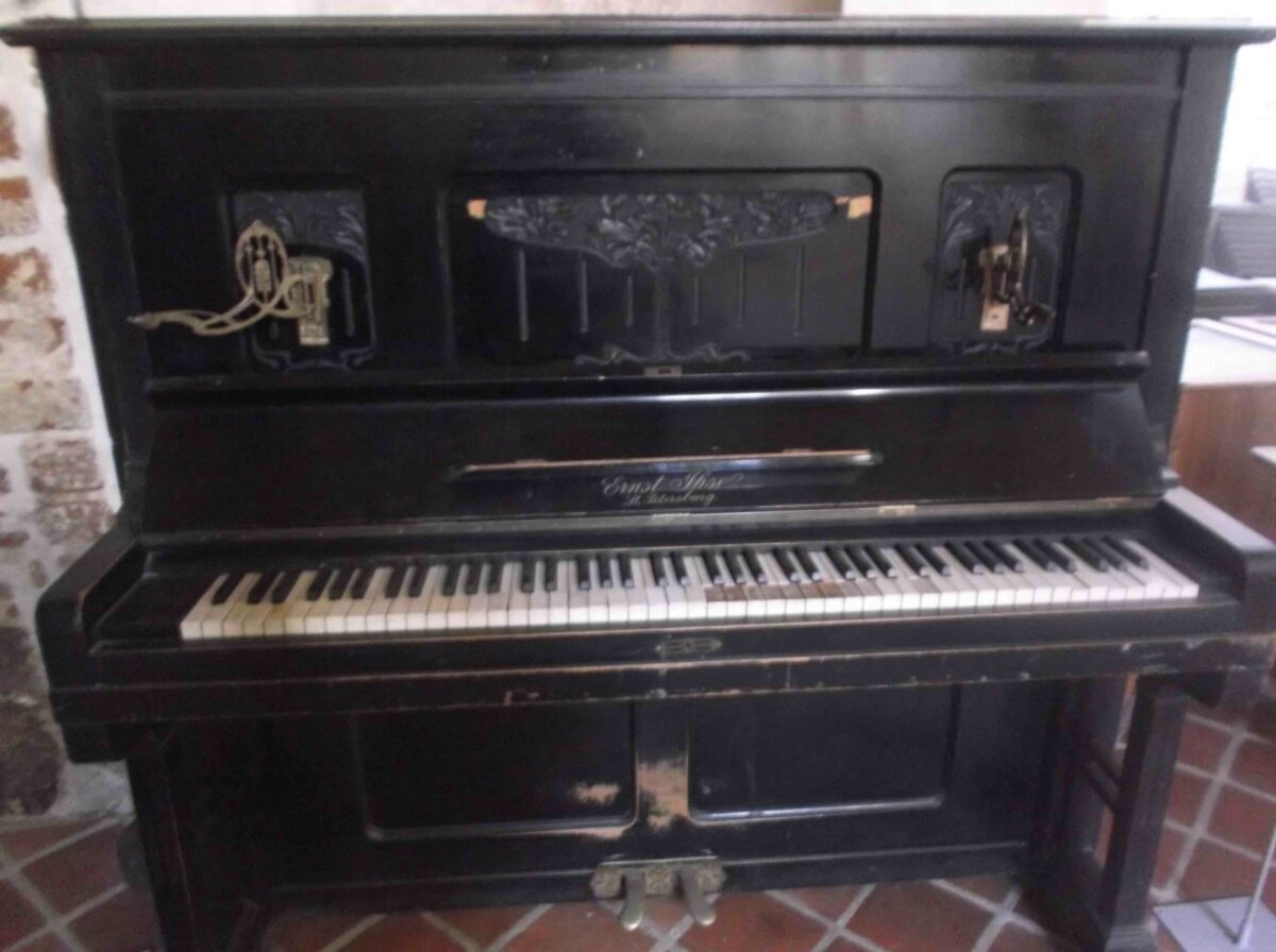 Pianiino &ldquo;Ernst Ihse. St. Petersburg&rdquo;