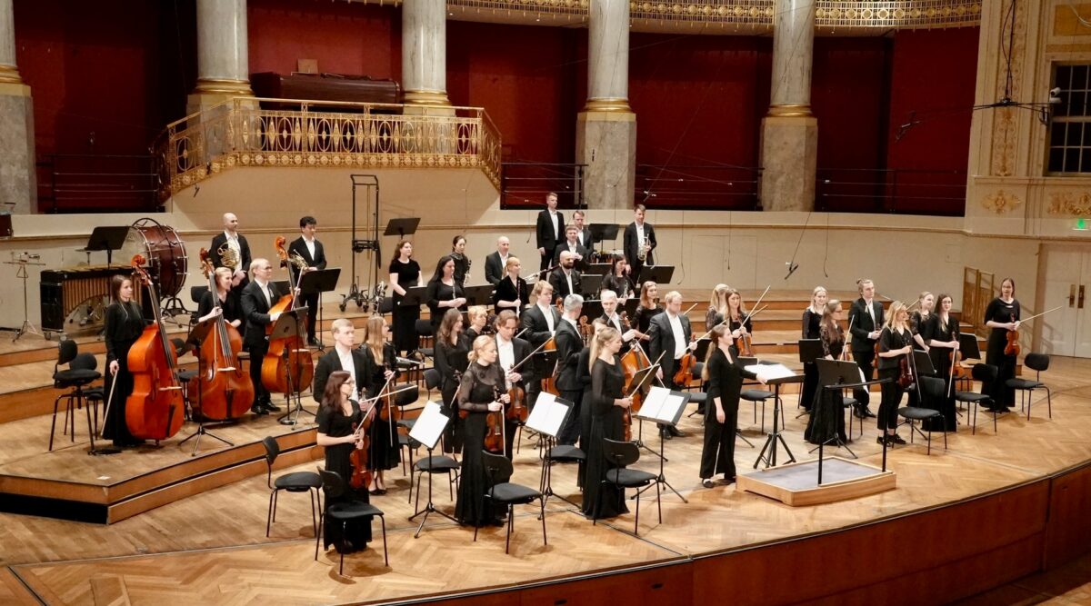 Eesti Sinfonietta viie suu l&auml;bi