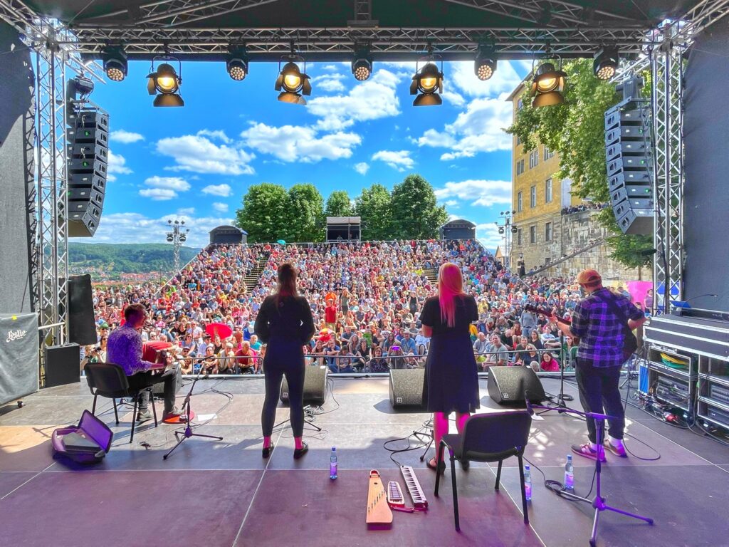 Bratwurst, falafel ja külluses head muusikat