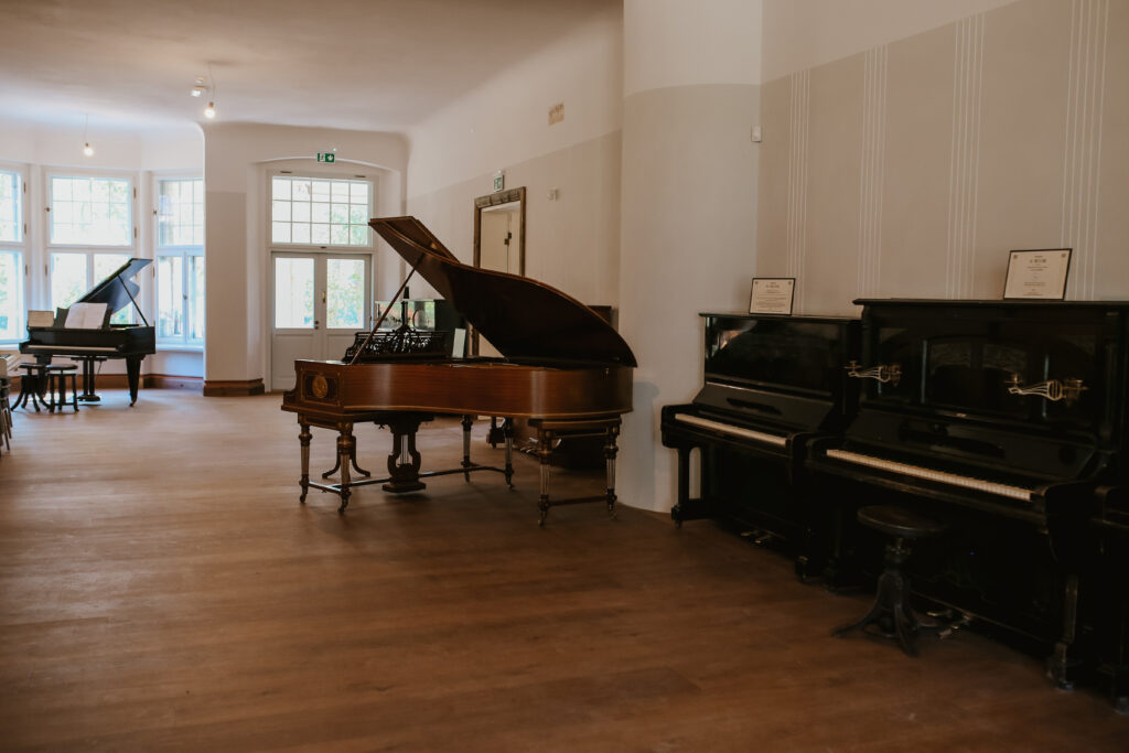 Klaverimuuseum Holdre m&otilde;isas avas uksed