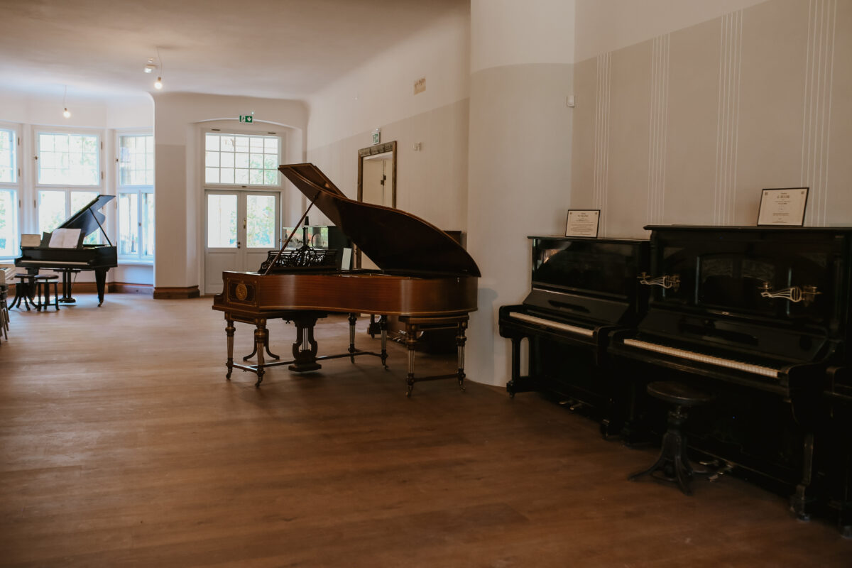 Klaverimuuseum Holdre m&otilde;isas avas uksed