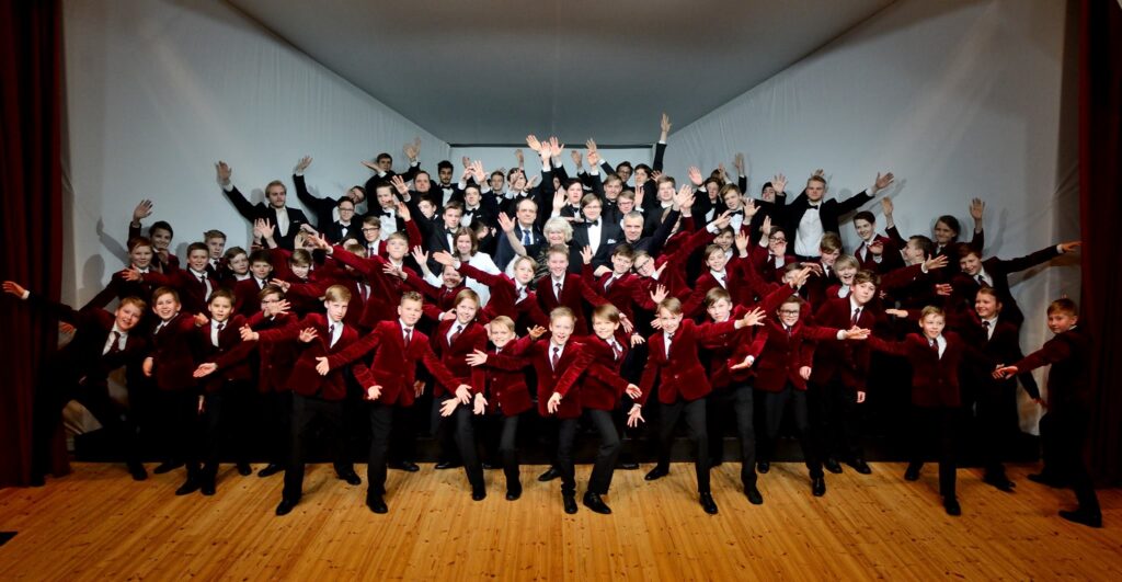 Mitu p&otilde;lvkonda laulumehi