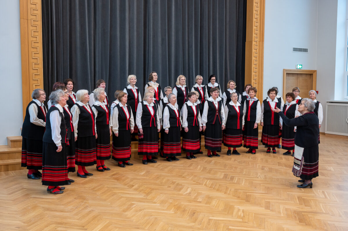 VIII Eesti nais- ja neidudekooride v&otilde;istulaulmine