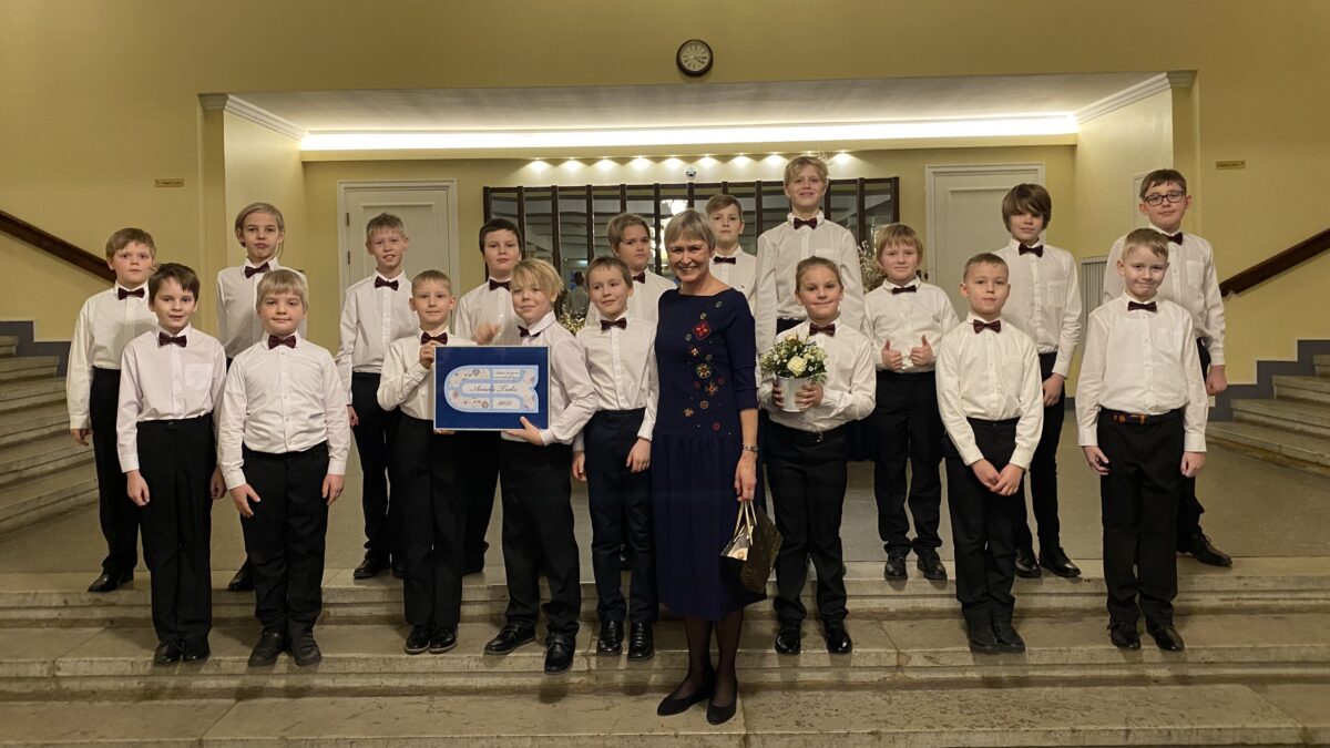 Per aspera ad astra. Tartu Poistekoor ja dirigent Annelii Traks