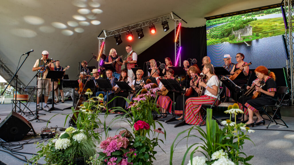 Saku Mandoliinid &ndash; kilde koosk&otilde;lade kaleidoskoobist