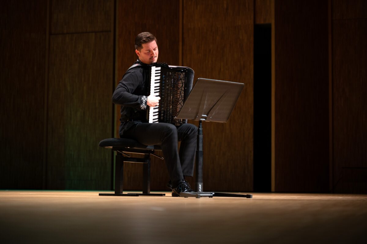 Rahvusvaheline akordionistaar Radu Ratoi t&otilde;i Moldova kultuurisilla Eestisse