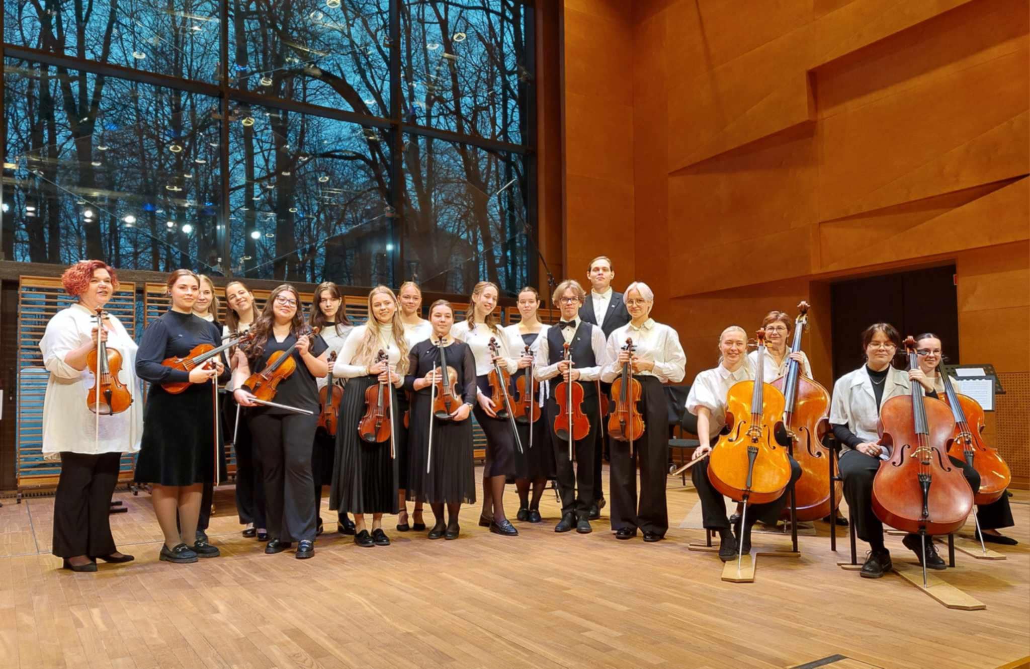 Heino Elleri muusikakooli keelpillirahvas.