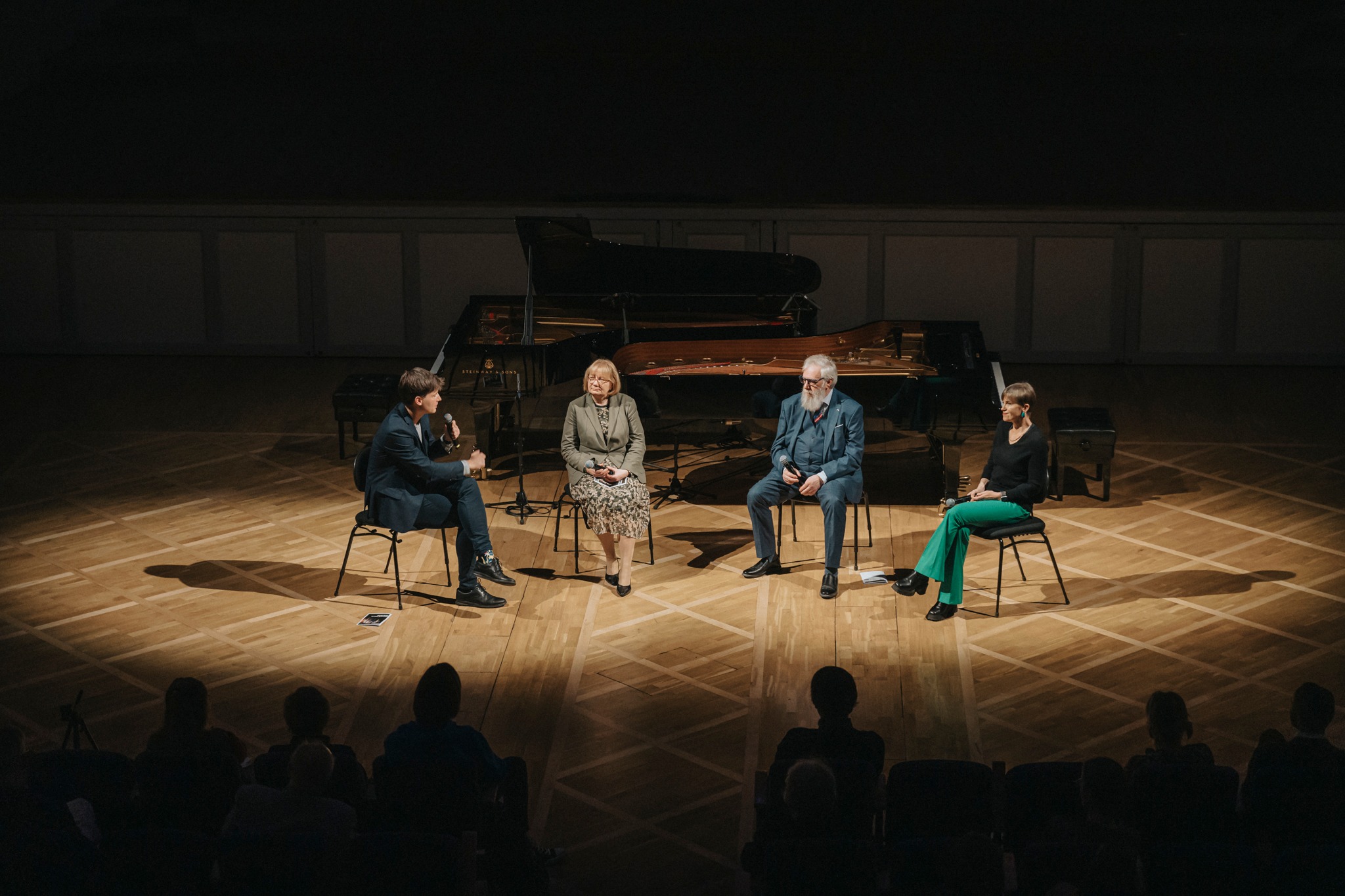 Üks vestlusringidest - Kristel Pappel, Mihhail Lotman, Maarja Kangro ja Joonas Hellerma. FOTO GUNNAR LAAK