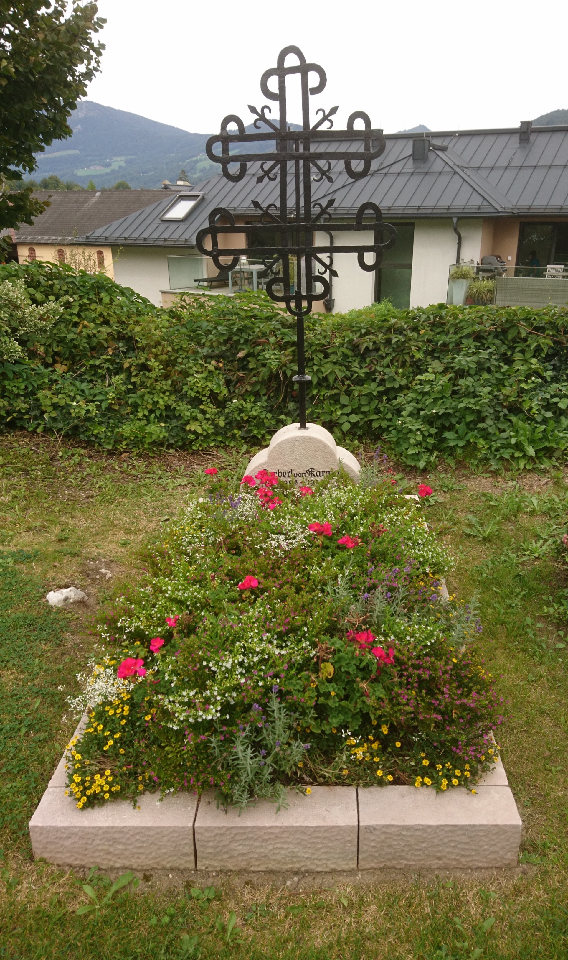 Karajani haud. FOTO WIKIPEDIA