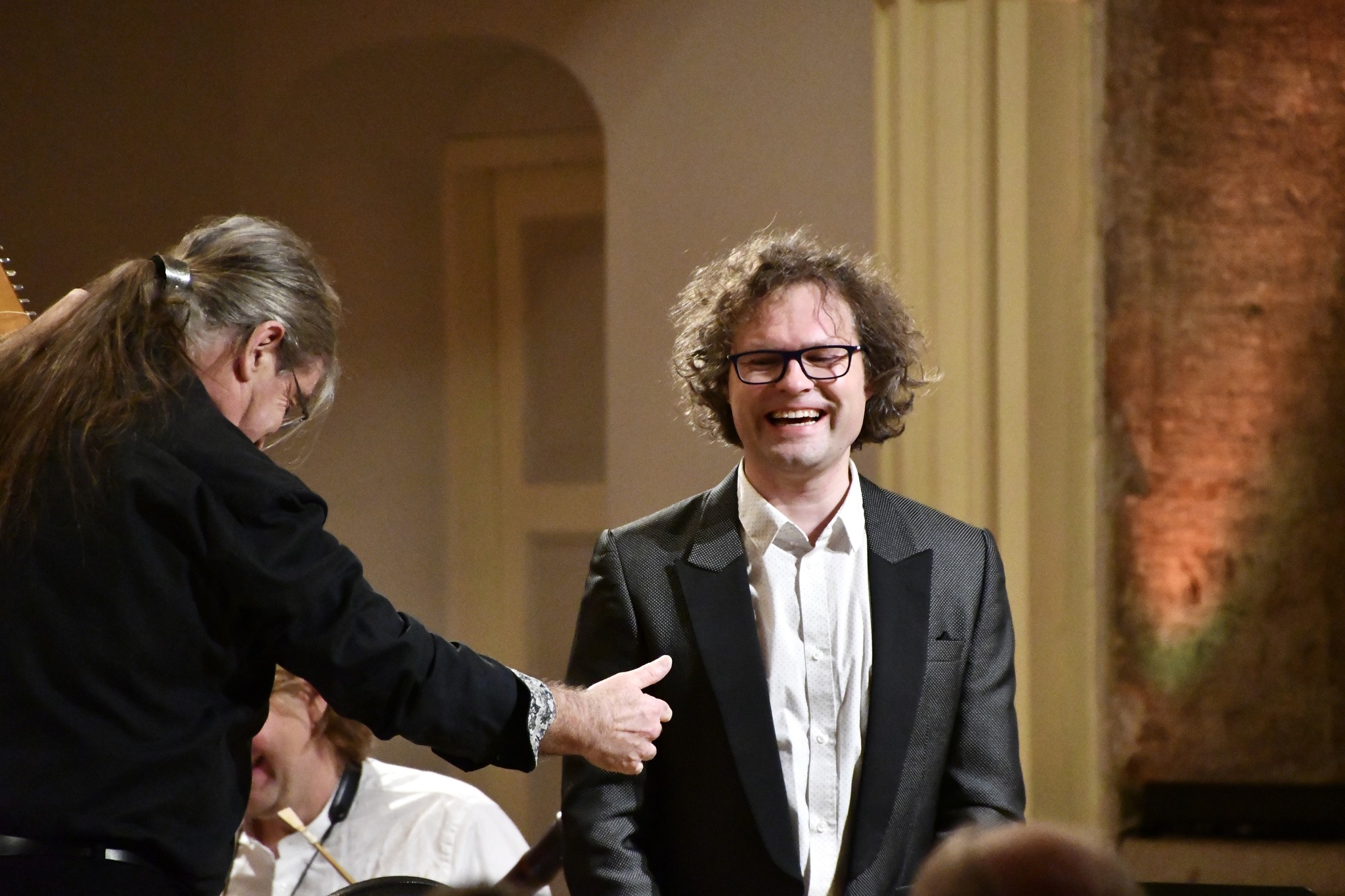 Andrew Lawrence-Kingi juhatatud avakontserdil säras solistina Endrik Üksvärav. 