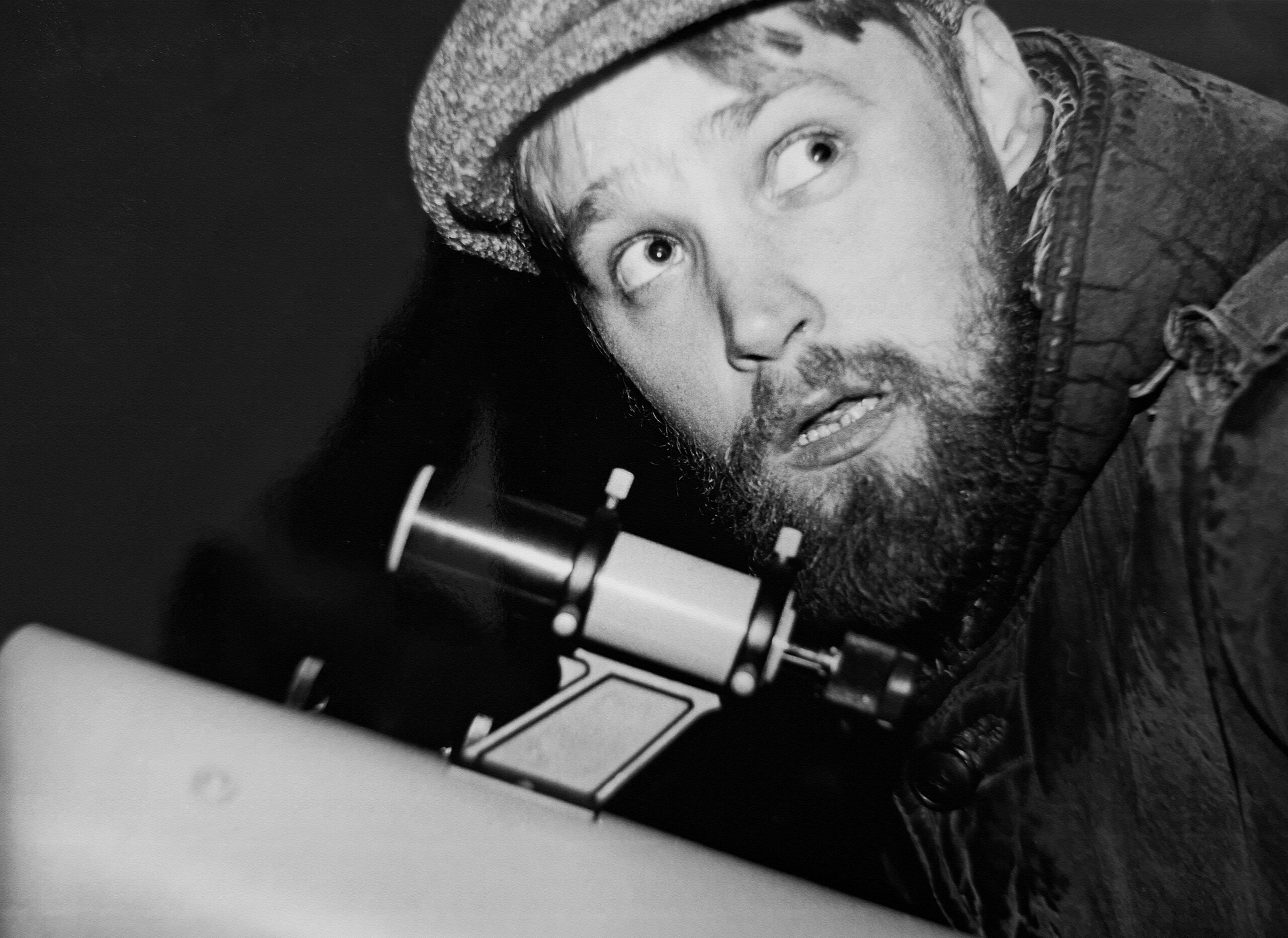 Urmas Sisask teleskoobiga, 1988. FOTO URMAS NÕMM