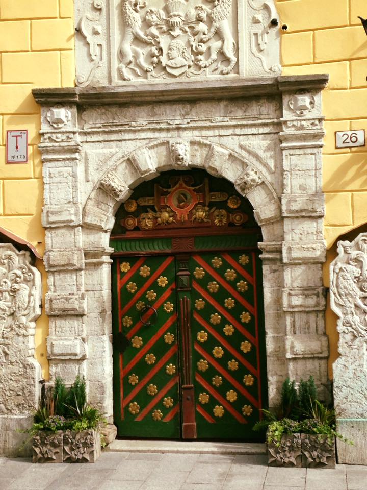 Mustpeade maja peauks.