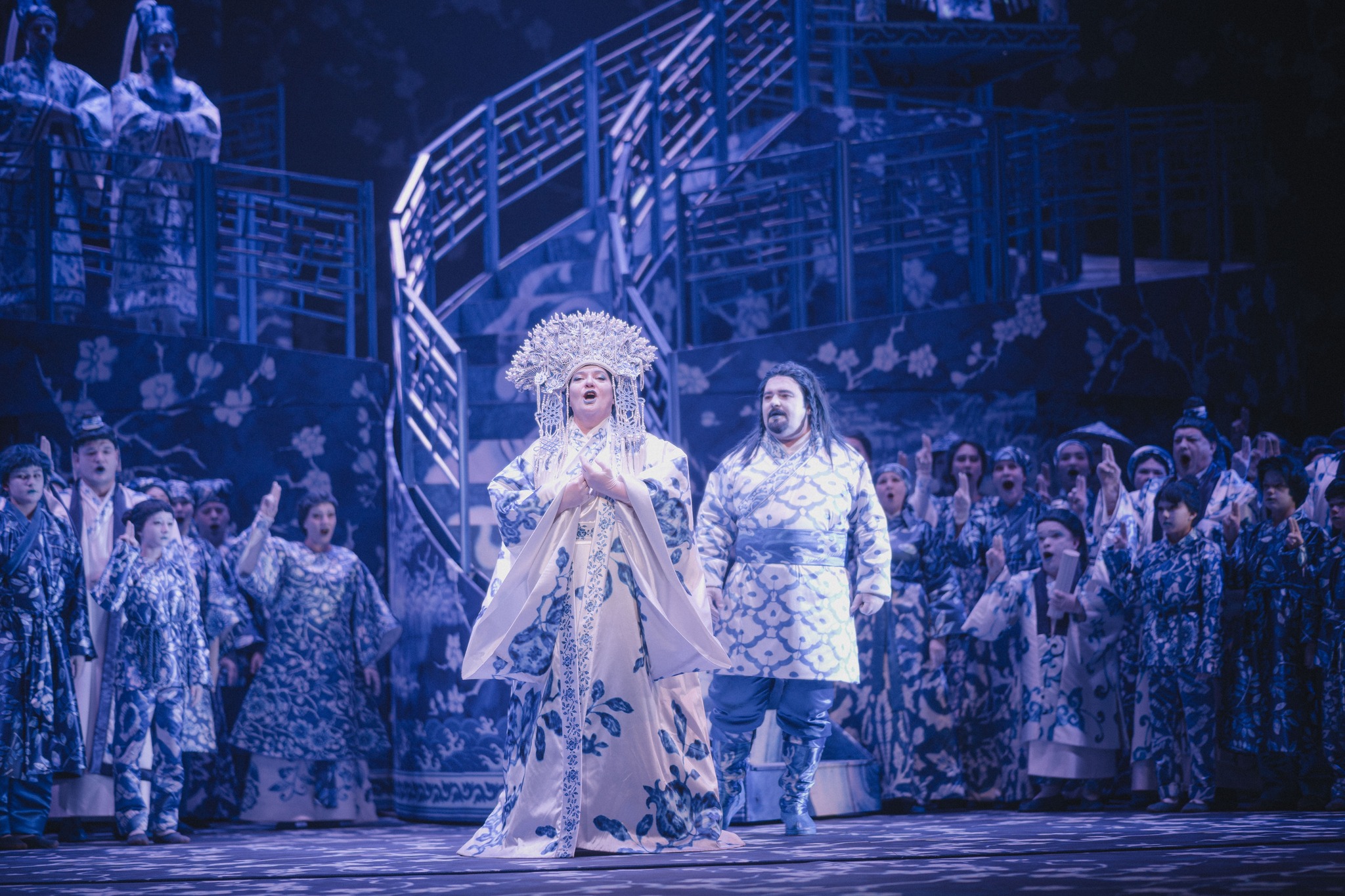 Stseen "Turandoti" lavastusest, keskel peaosas Aile Asszonyi. FOTO HEIKKI LEIS