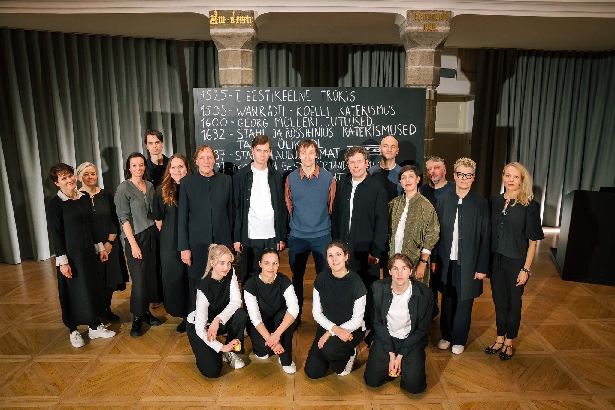 Esitajaskond koos autori Riina Roosega.