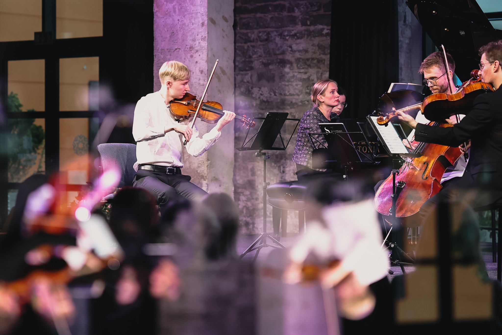 Festivali kunstiline juht Kärt Ruubel, Hans Christian Aavik, Xandi van Dijk ja Theodor Sink. FOTO KIUR KAASIK